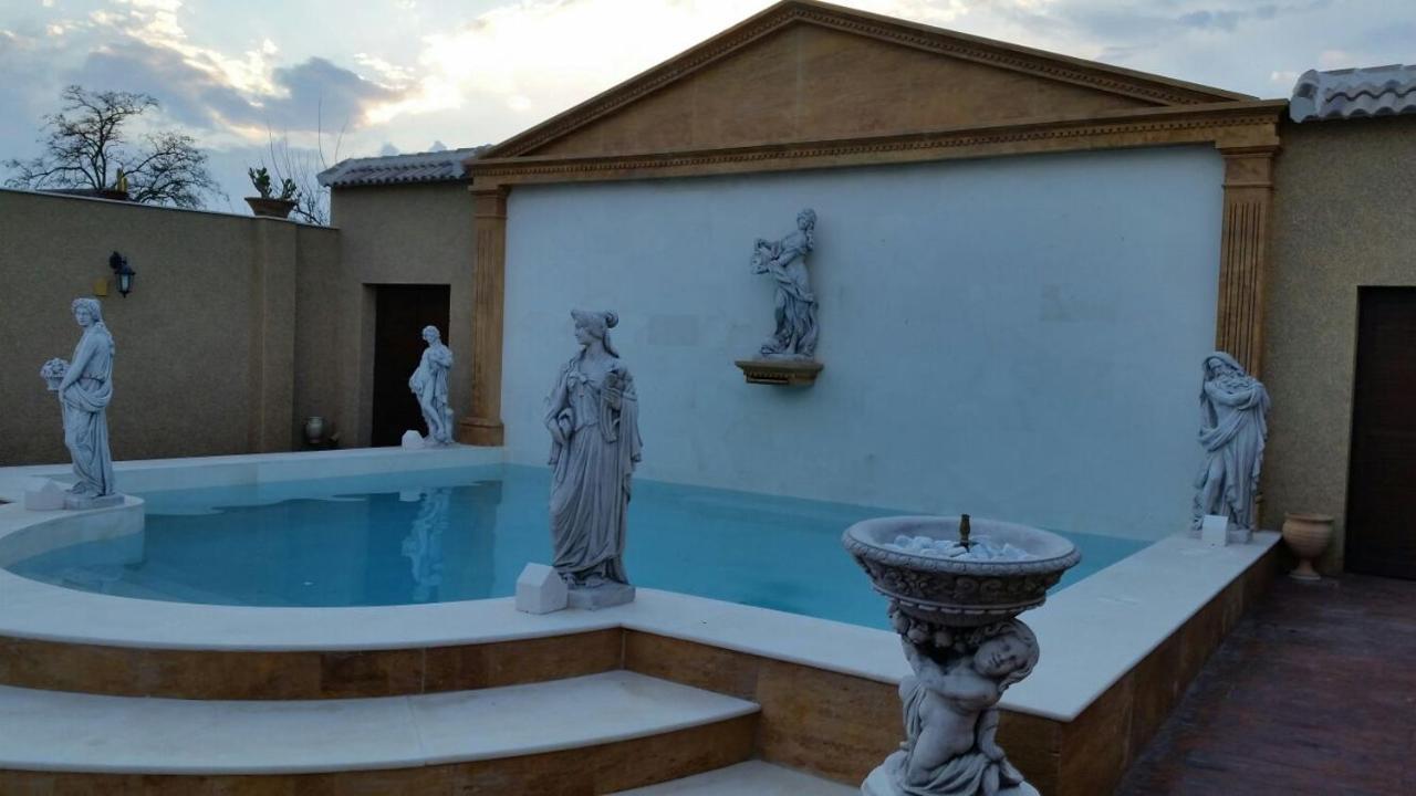 La Fuente Romana Campo-Nubes Bagian luar foto